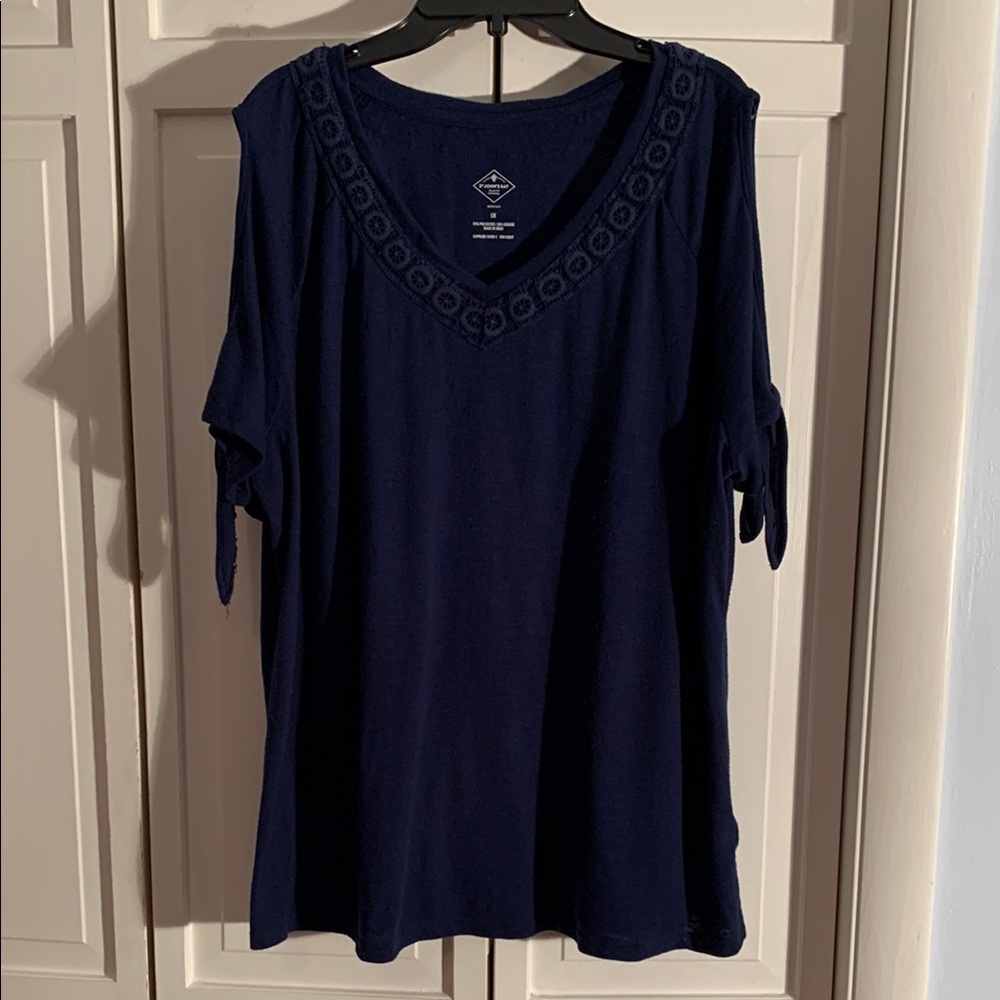 St. John's Bay Blue Embroidered V-Neck Cut Out Sleeves Top - Picture 2 of 9